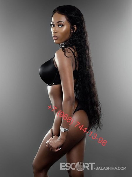 Lily – горячая и соблазнительная красотка, доступна 24/7