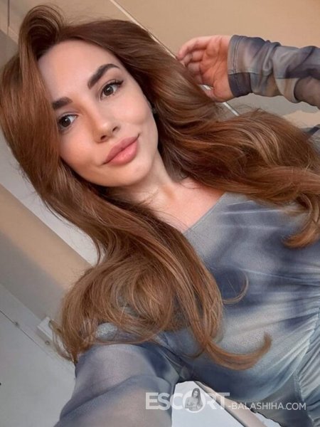 Кира – сексуальная и загадочная девушка в ожидании незабываемой встречи.